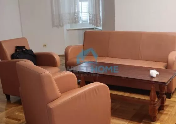 Poslovna zgrada | 4zida