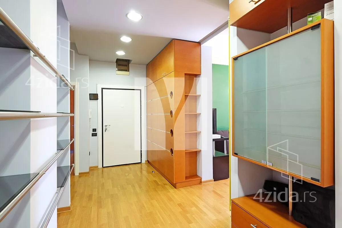 Petosoban stan | 4zida