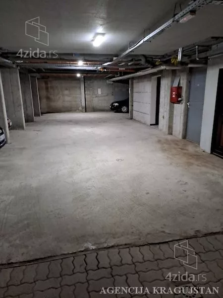 Garaža | 4zida