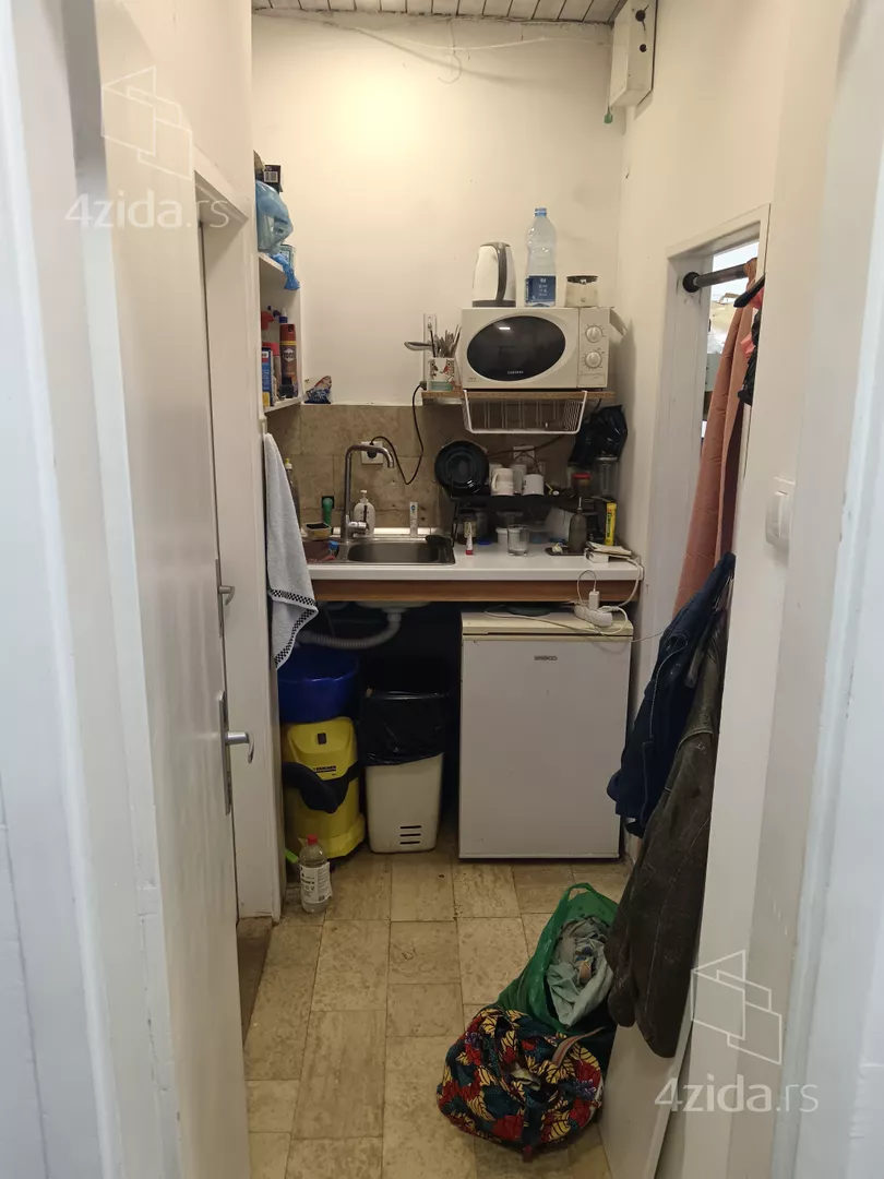 Lokal | 4zida