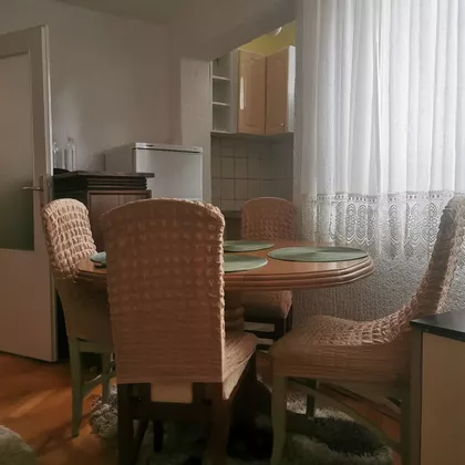 Pesnička 7 | 4zida.rs