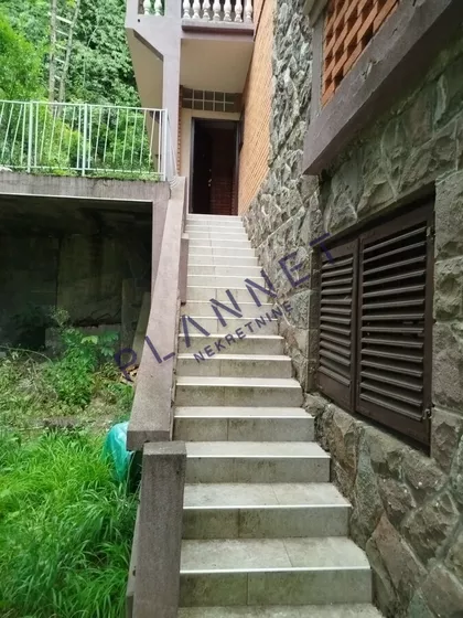 Okolne lokacije | 4zida.rs