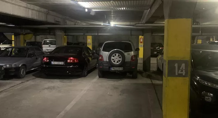 Parking | 4zida