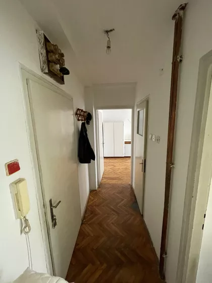 Crvene Zastave 1 | 4zida.rs