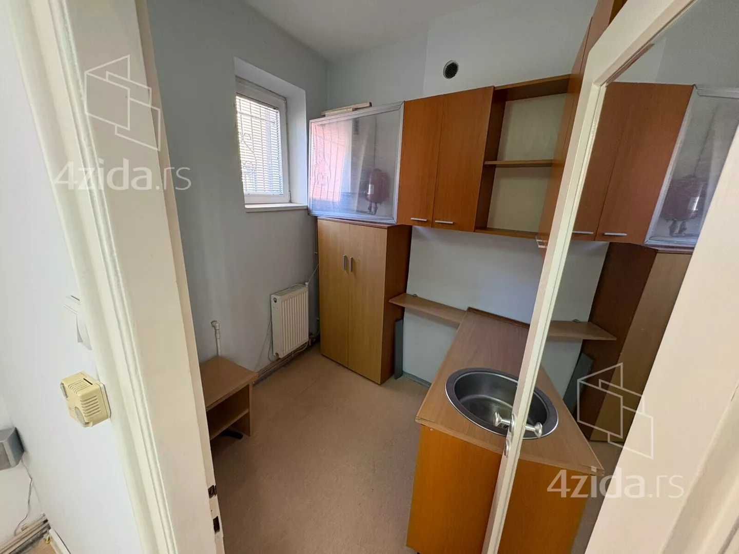 Продажа коммерческих помещений, Obrenovićeva, 100.000€, 40m² — фото