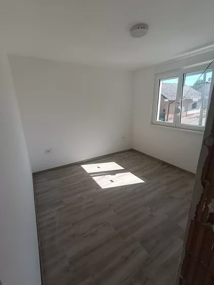 Nova Kolonija | 4zida.rs