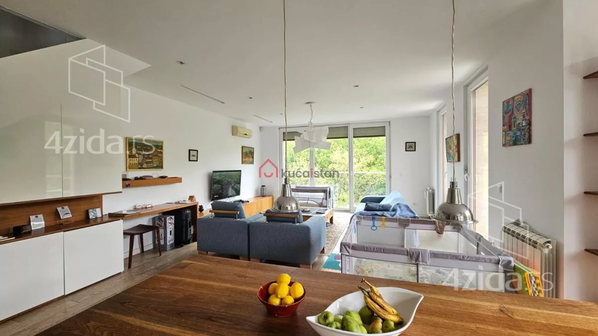 Četvoroiposoban stan | 4zida