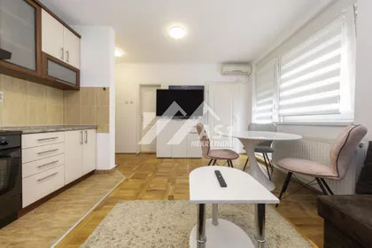 Devet Jugovića | 4zida.rs