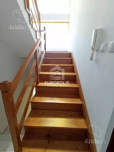 5-etažna kuća | 4zida