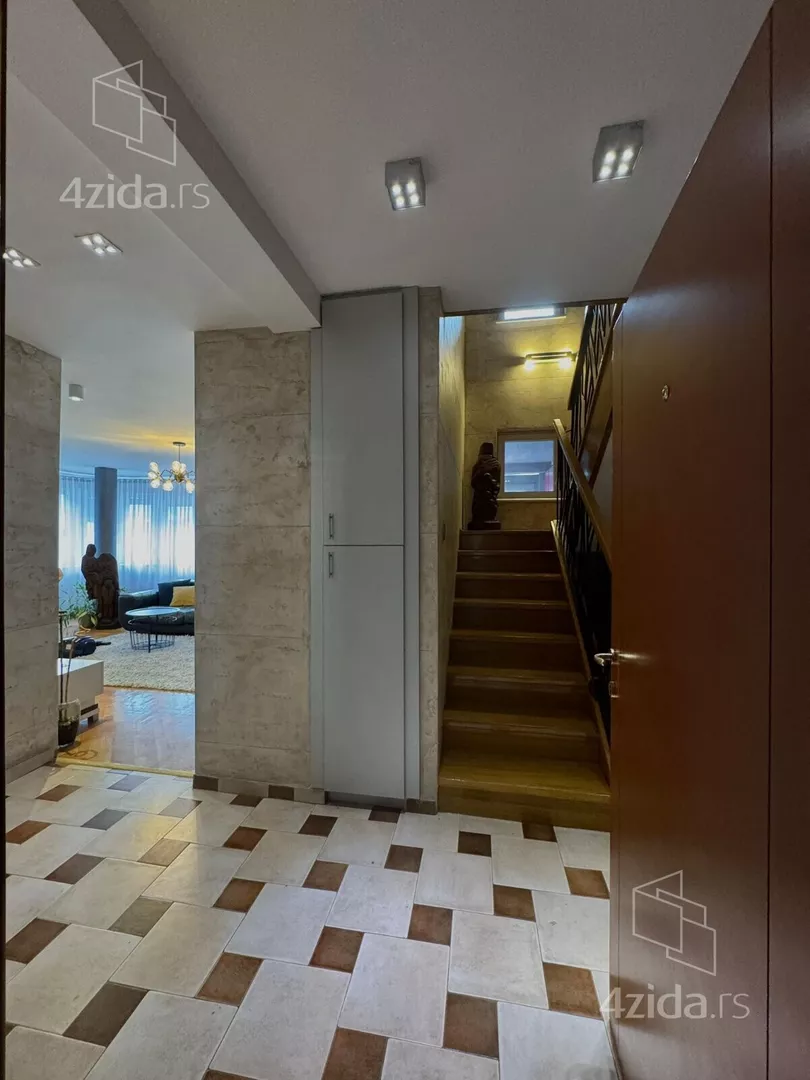 Petosoban stan | 4zida