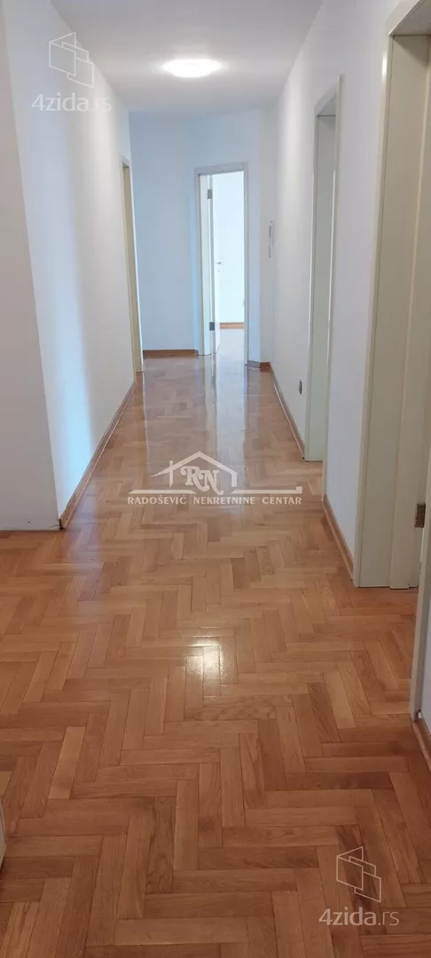 Petoiposoban stan | 4zida
