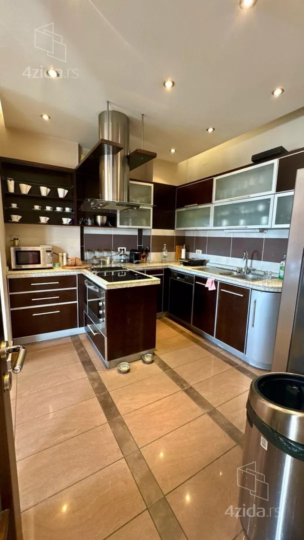 Petoiposoban stan | 4zida