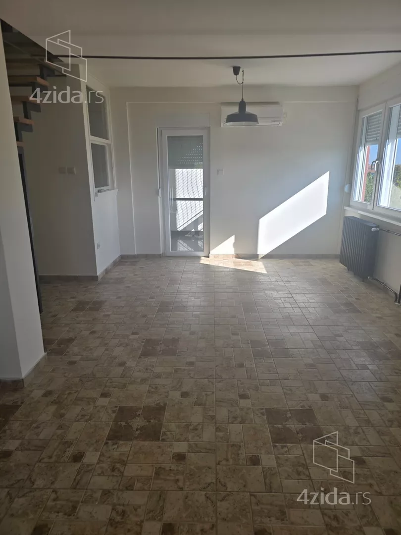Četvoroiposoban stan | 4zida