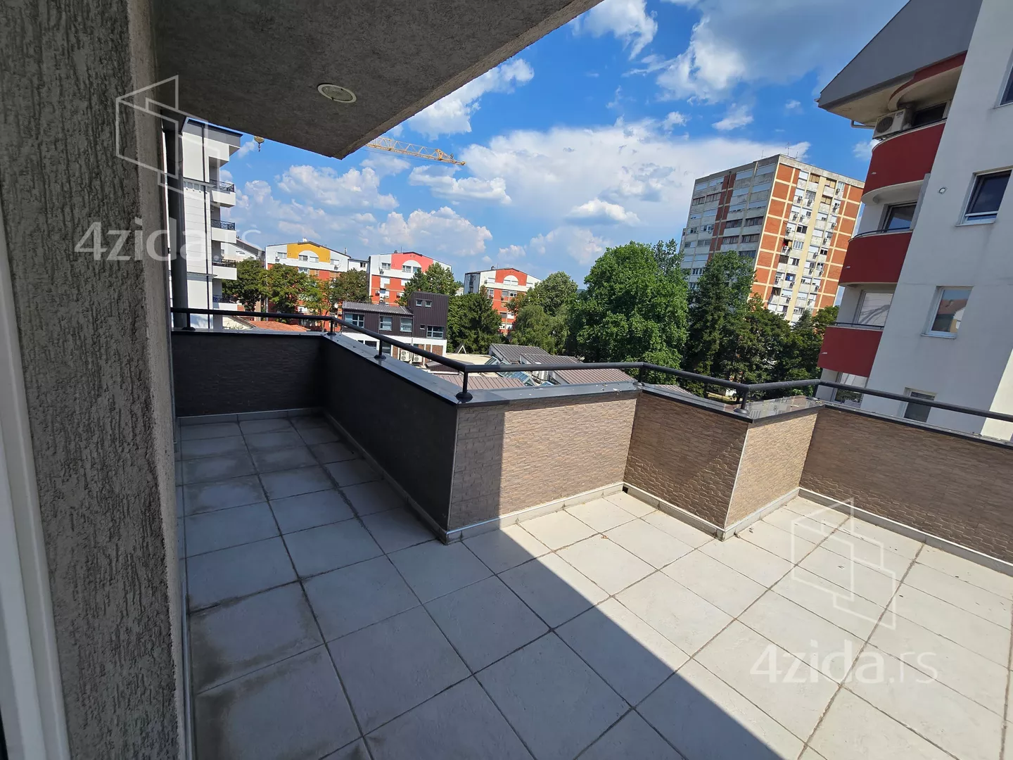 Četvoroiposoban stan | 4zida