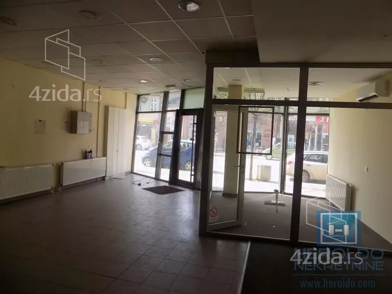 Poslovna zgrada | 4zida