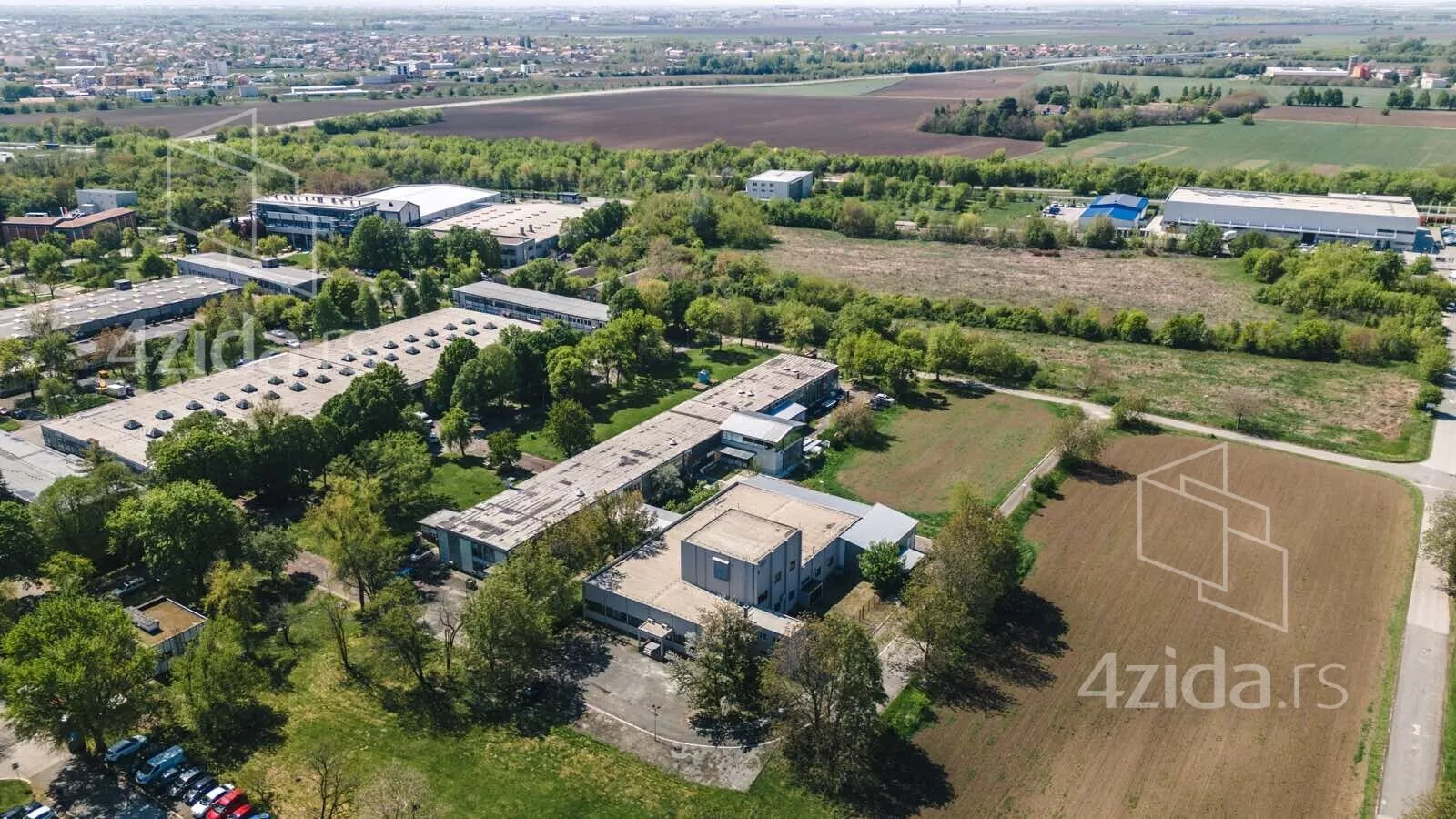 Poslovna zgrada | 4zida