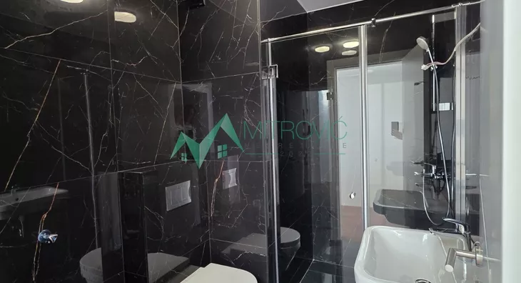 Šestosoban stan | 4zida