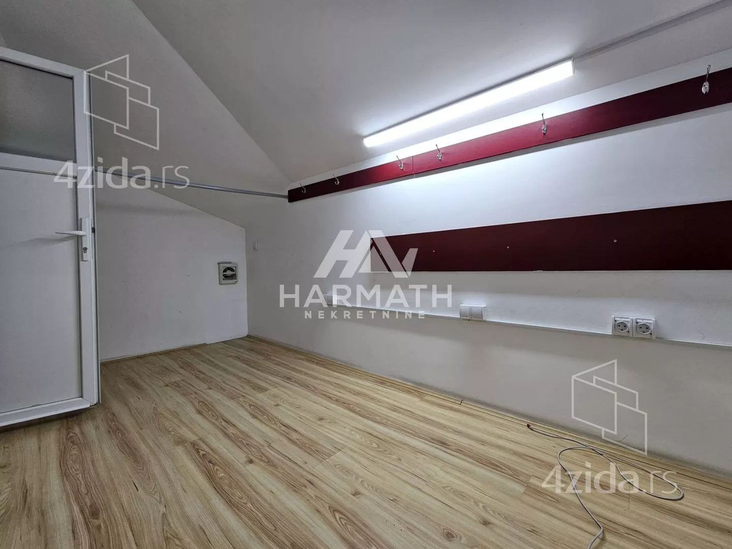 Poslovna zgrada | 4zida