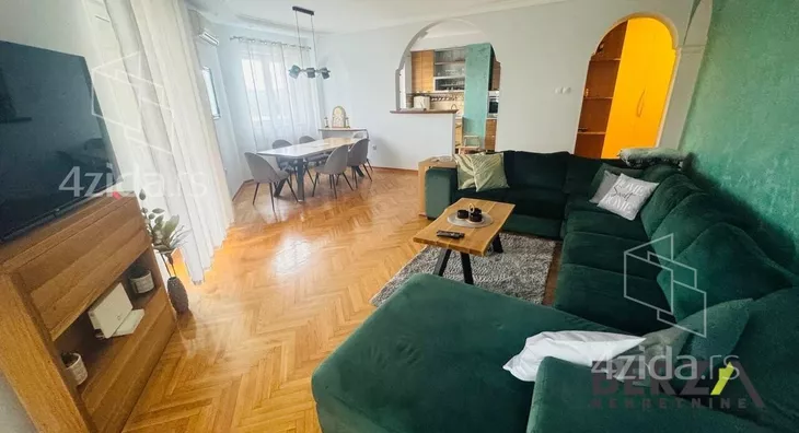 Četvoroiposoban stan | 4zida