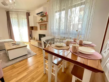 Milice Janković | 4zida.rs