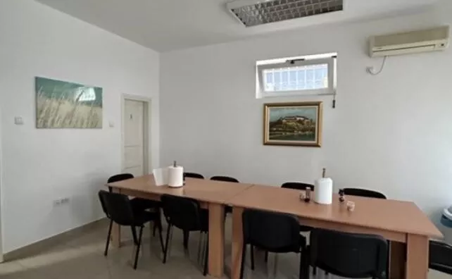 Poslovna zgrada | 4zida