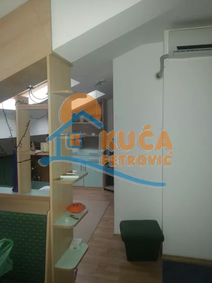 Pariske komune | 4zida.rs