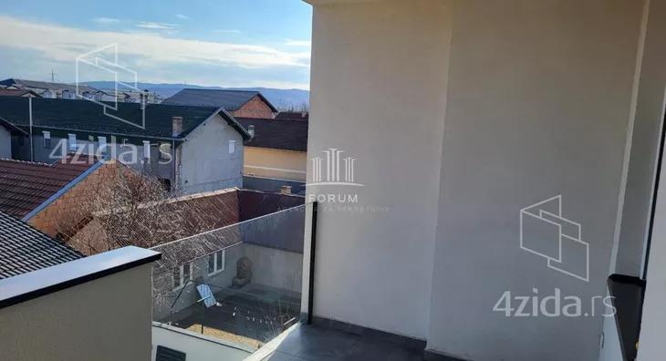 Četvoroiposoban stan | 4zida