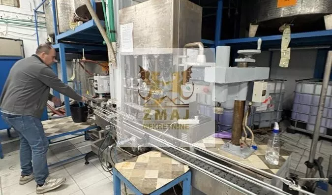 Poslovna zgrada | 4zida