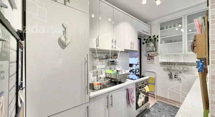 Petosoban stan | 4zida