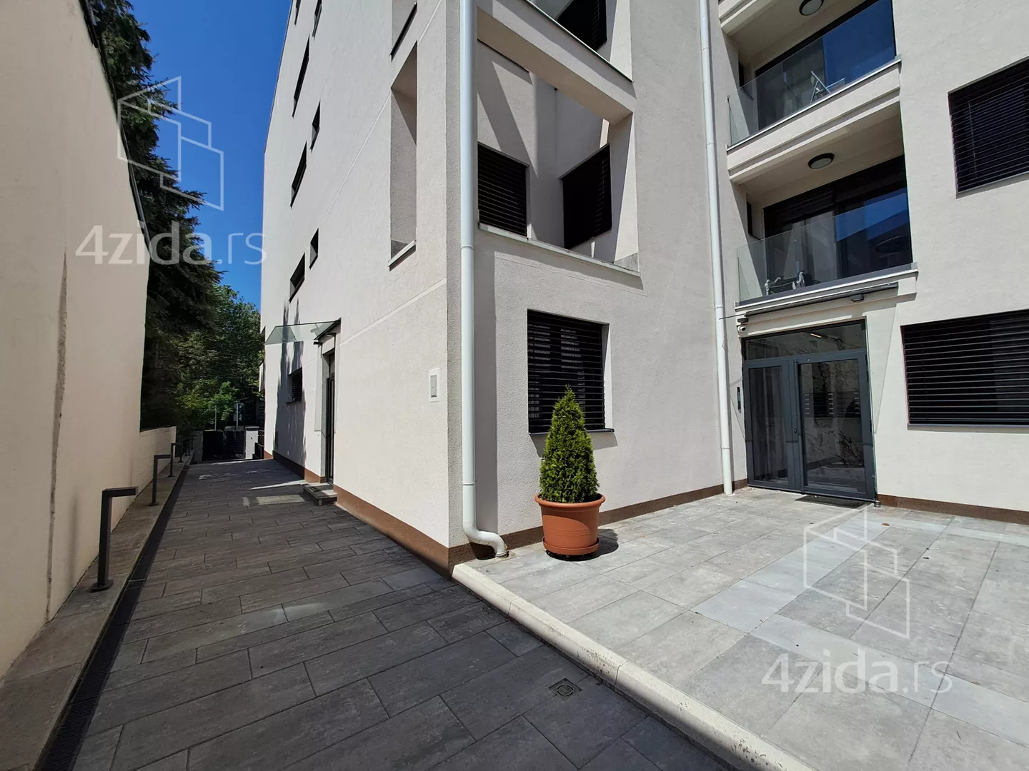 Dvoiposoban stan | 4zida