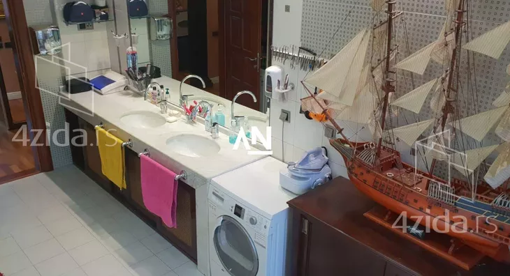 Petosoban stan | 4zida