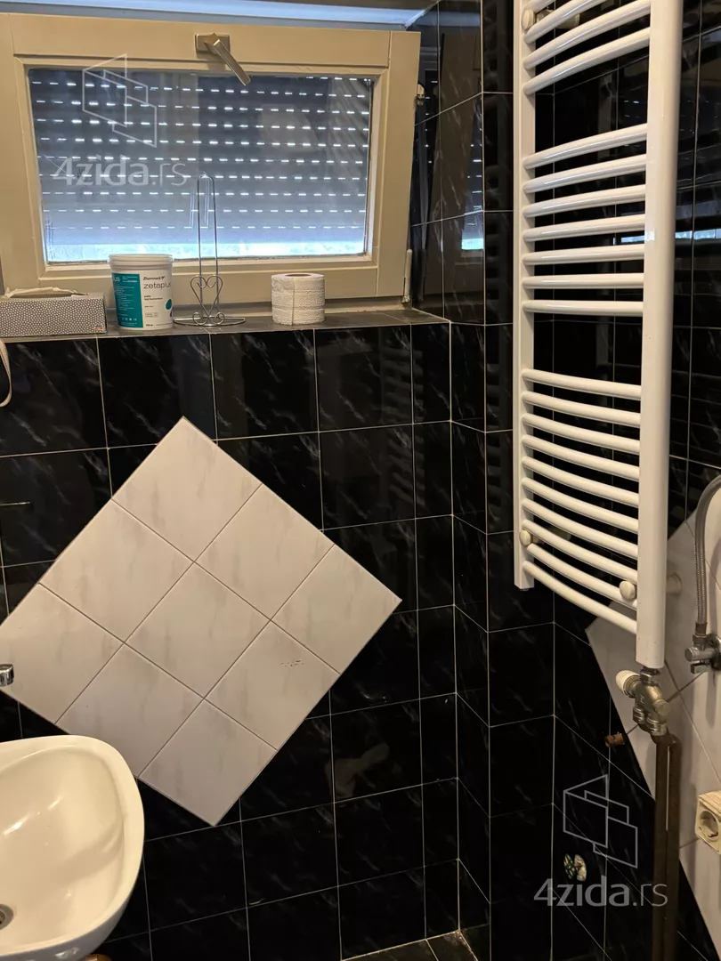 Poslovna zgrada | 4zida