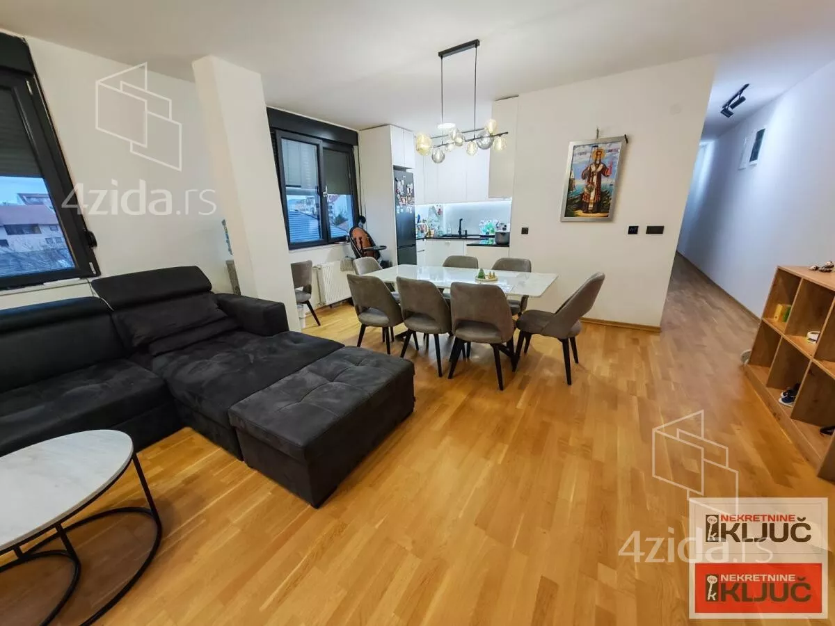 Troiposoban stan | 4zida