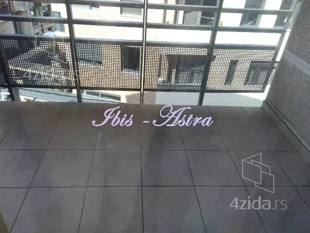 Šestosoban stan | 4zida