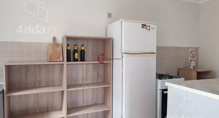 Poslovna zgrada | 4zida