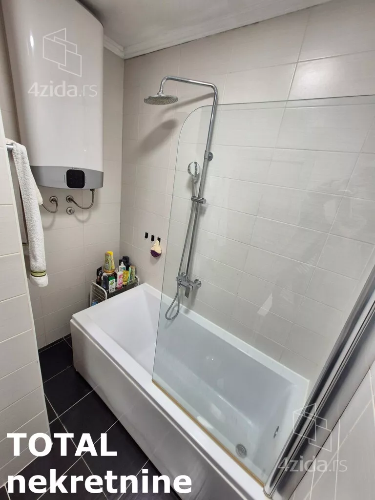 Šestosoban stan | 4zida