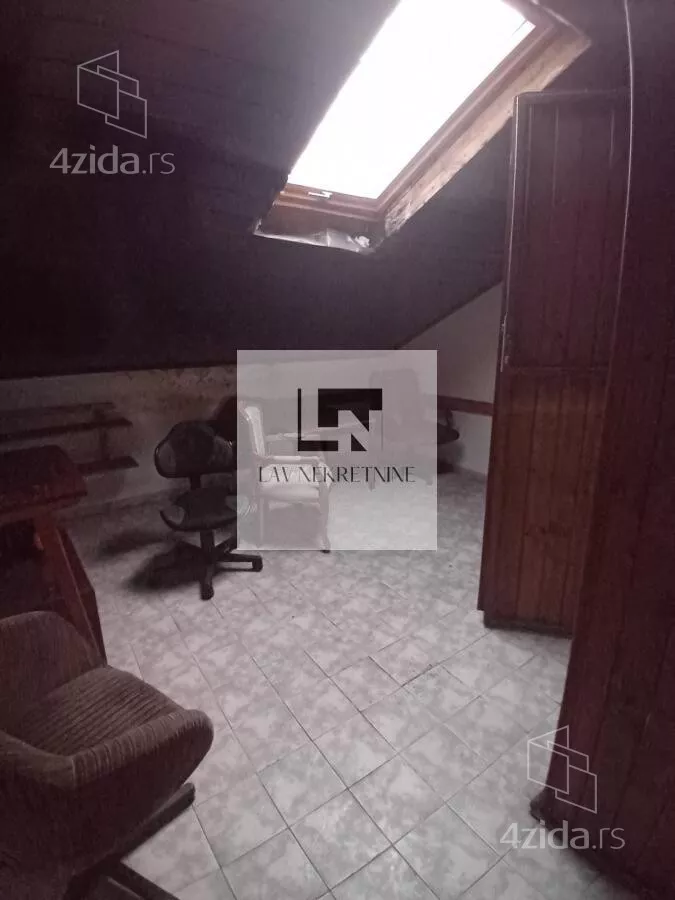 Lokal | 4zida