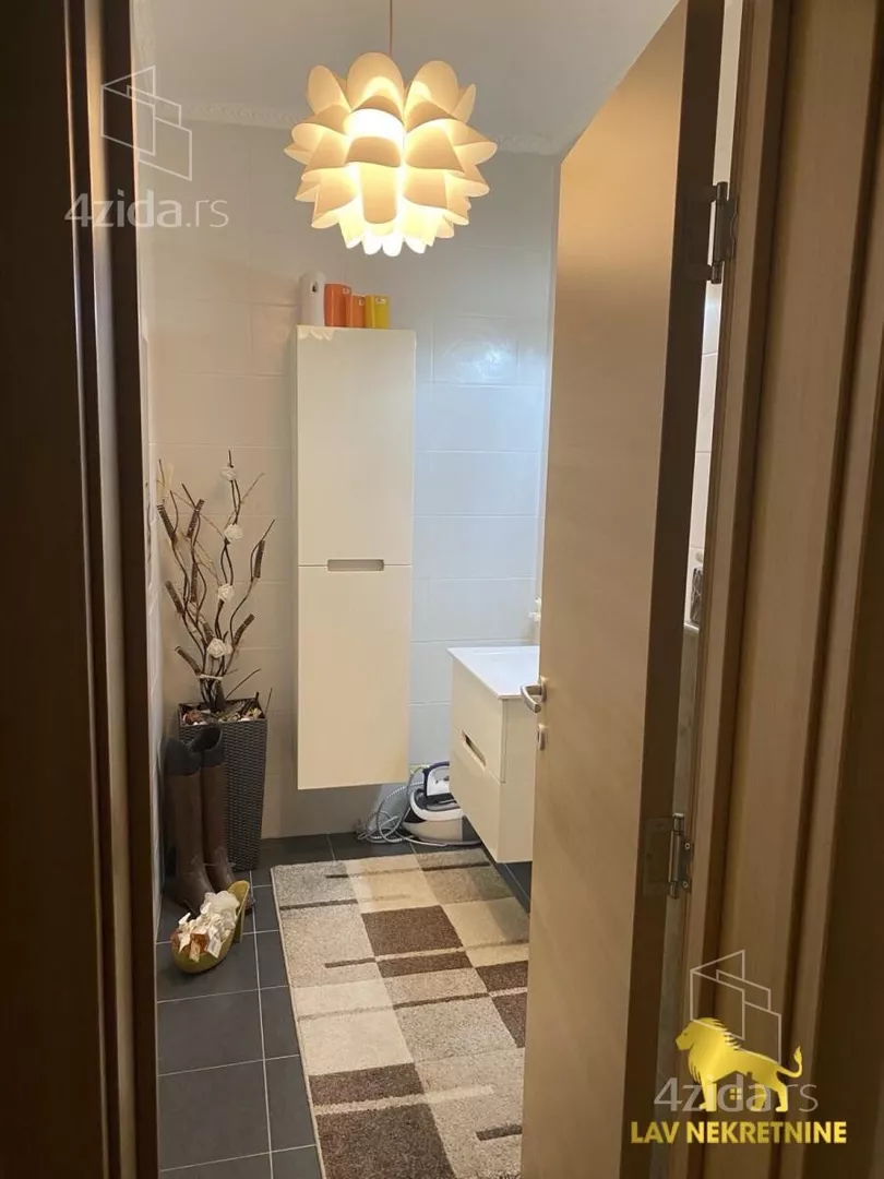 Četvoroiposoban stan | 4zida