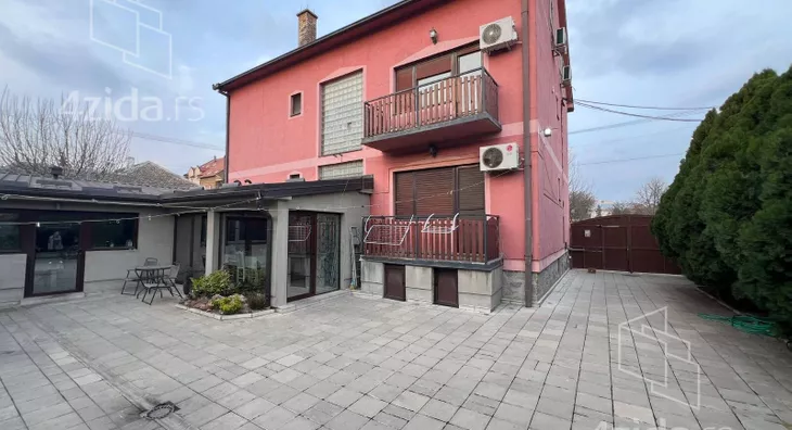 3-etažna kuća | 4zida
