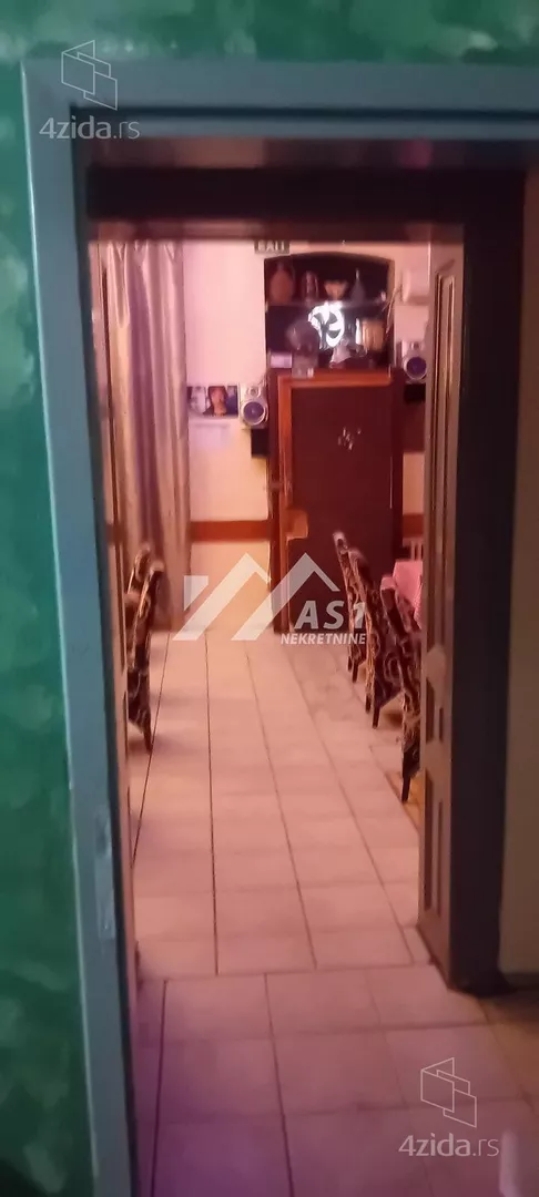Lokal | 4zida