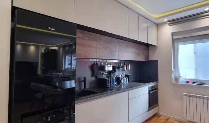 Sedmosoban stan | 4zida