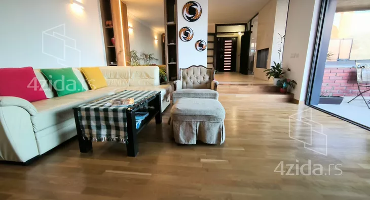 Petosoban stan | 4zida