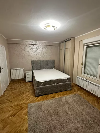 TAKOVSKA | 4zida.rs