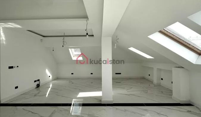 Poslovna zgrada | 4zida