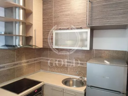 Petra Drapšina | 4zida.rs