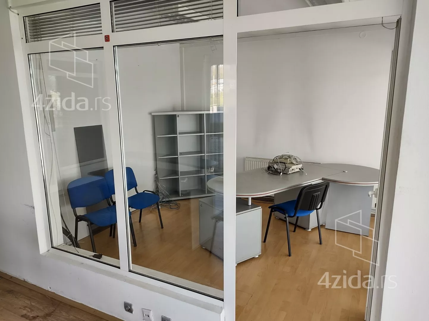 Poslovna zgrada | 4zida