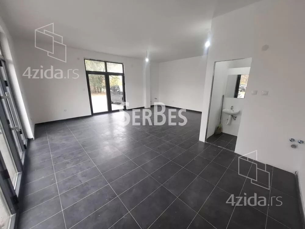 Poslovna zgrada | 4zida