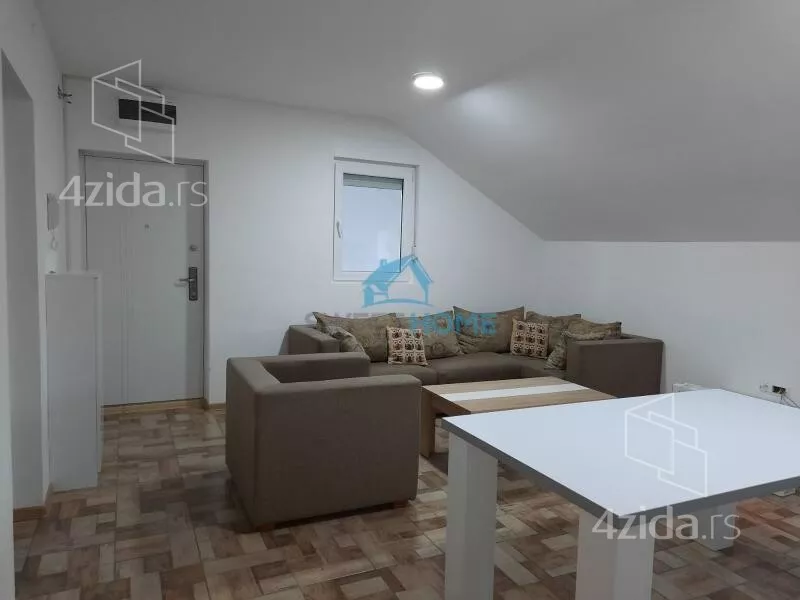 Četvoroiposoban stan | 4zida