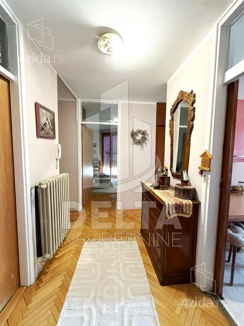 Troiposoban stan | 4zida