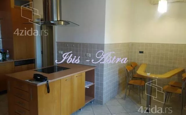 Šestosoban stan | 4zida